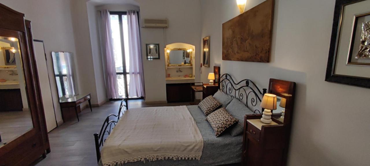 Very Central Apartment, By Shops, Bars, Restaurants Bari Exterior photo