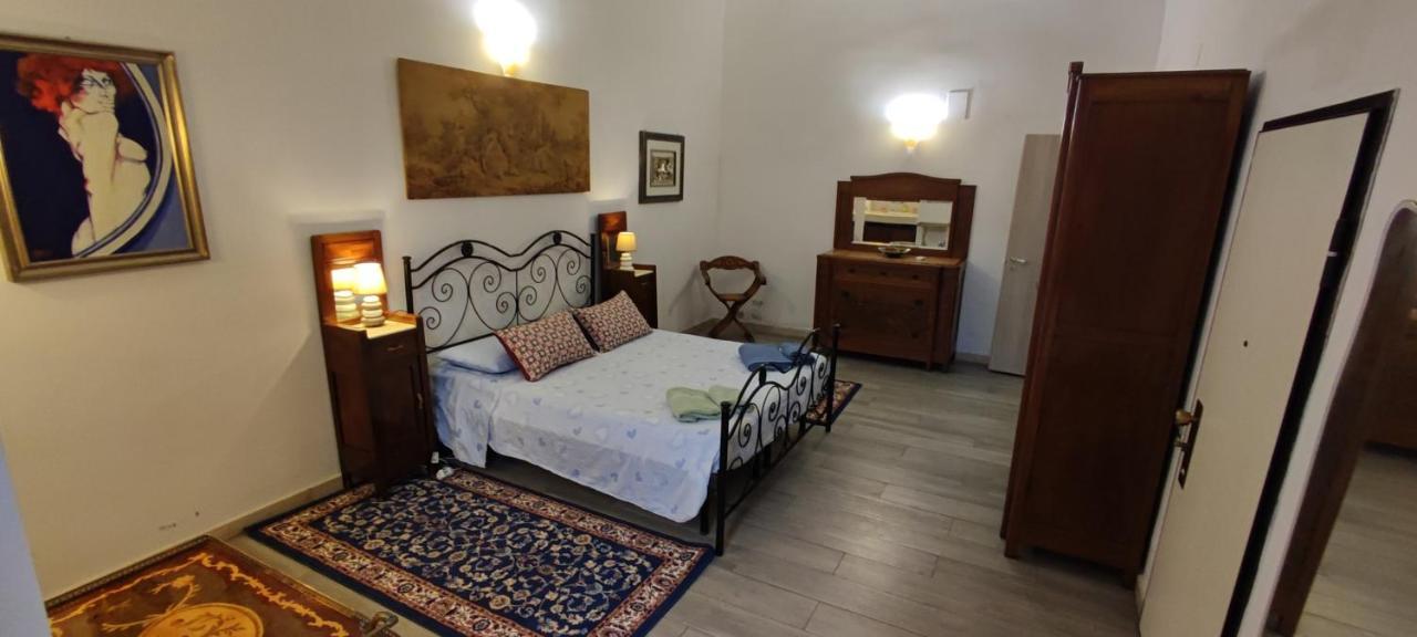 Very Central Apartment, By Shops, Bars, Restaurants Bari Exterior photo