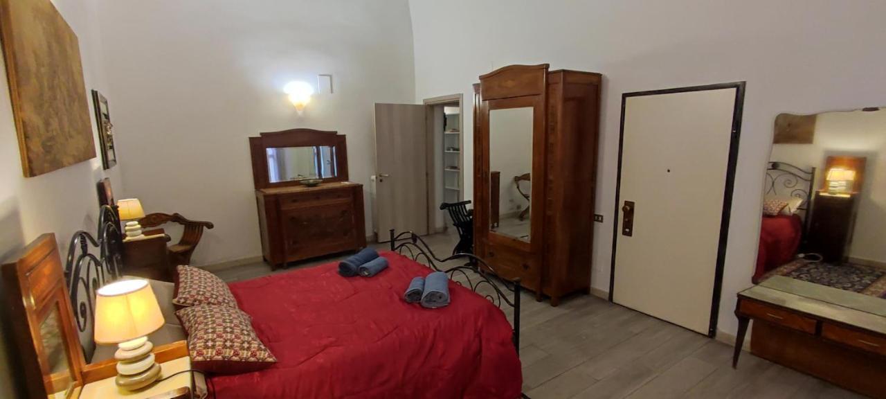 Very Central Apartment, By Shops, Bars, Restaurants Bari Exterior photo